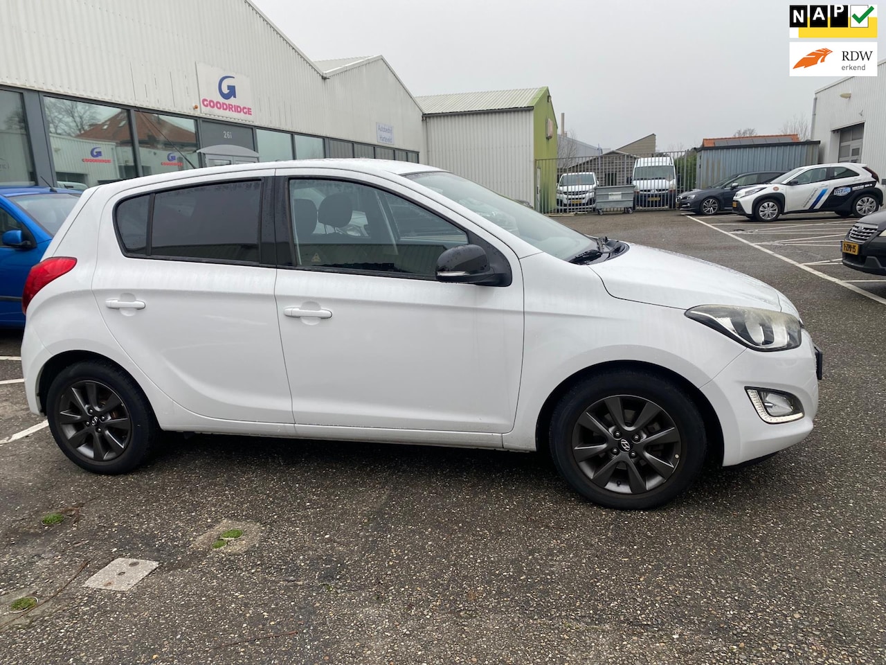 Hyundai i20 - 1.2i i-Vision AIRCO | CRUISE CONTROL | 32.000km | NAP | APK | - AutoWereld.nl