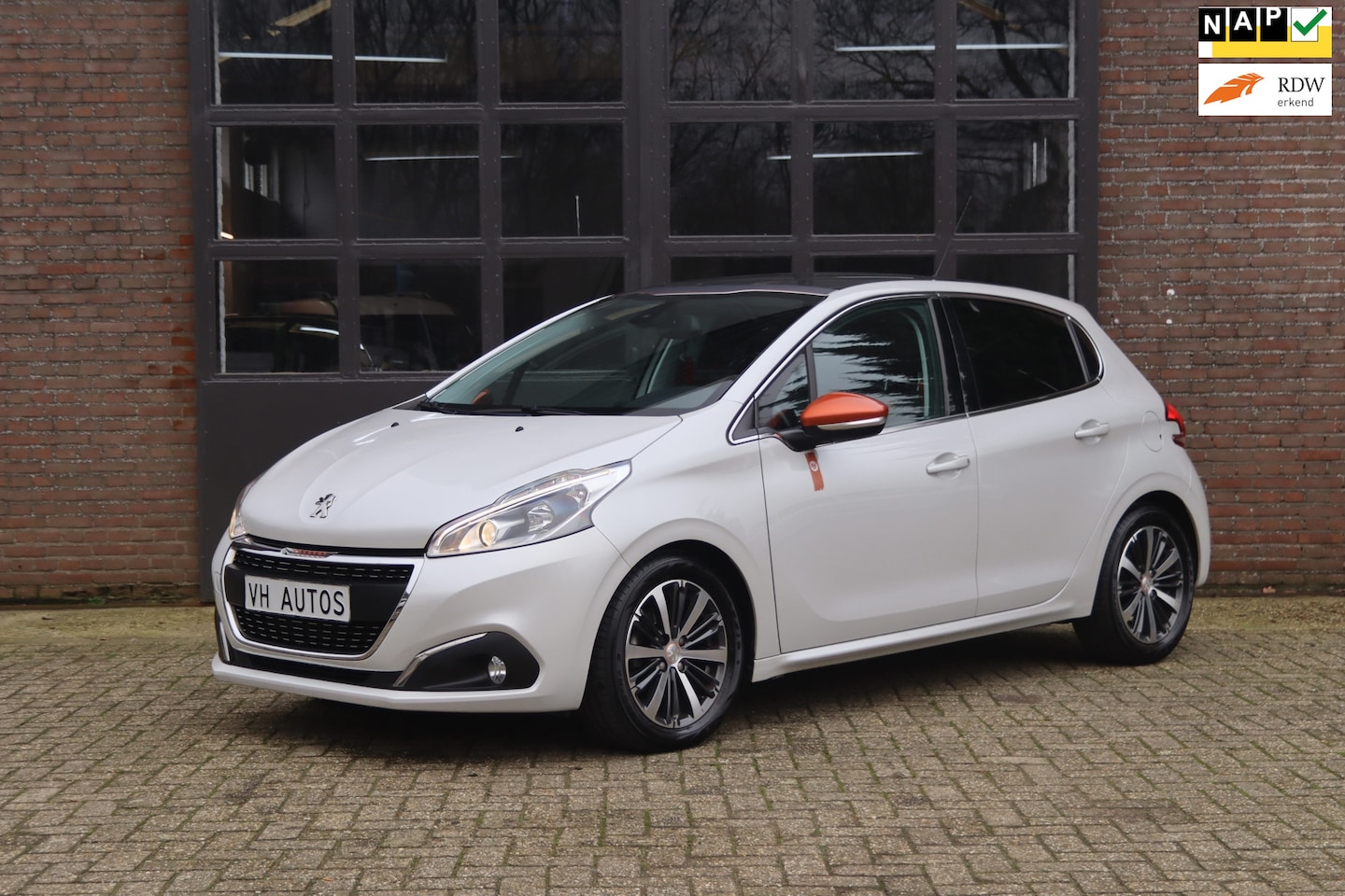 Peugeot 208 - 1.2 PureTech Roland Garros full option+ APK11-25 - AutoWereld.nl