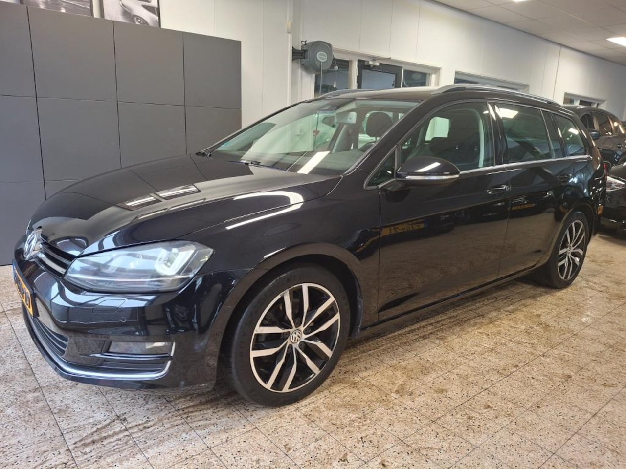 Volkswagen Golf Variant - 1.4 TSI Highline DSG 140PK Panoramadak / Navigatie / Trekhaak / Xenon / Parkeer Sensoren - AutoWereld.nl