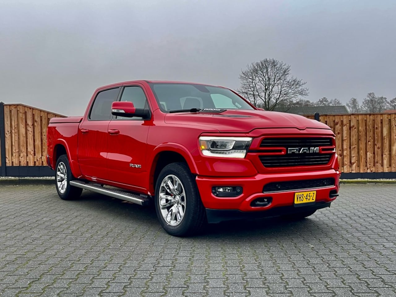 Dodge Ram 1500 - 5.7 HEMI V8 4x4 CC Laramie LPG - AutoWereld.nl