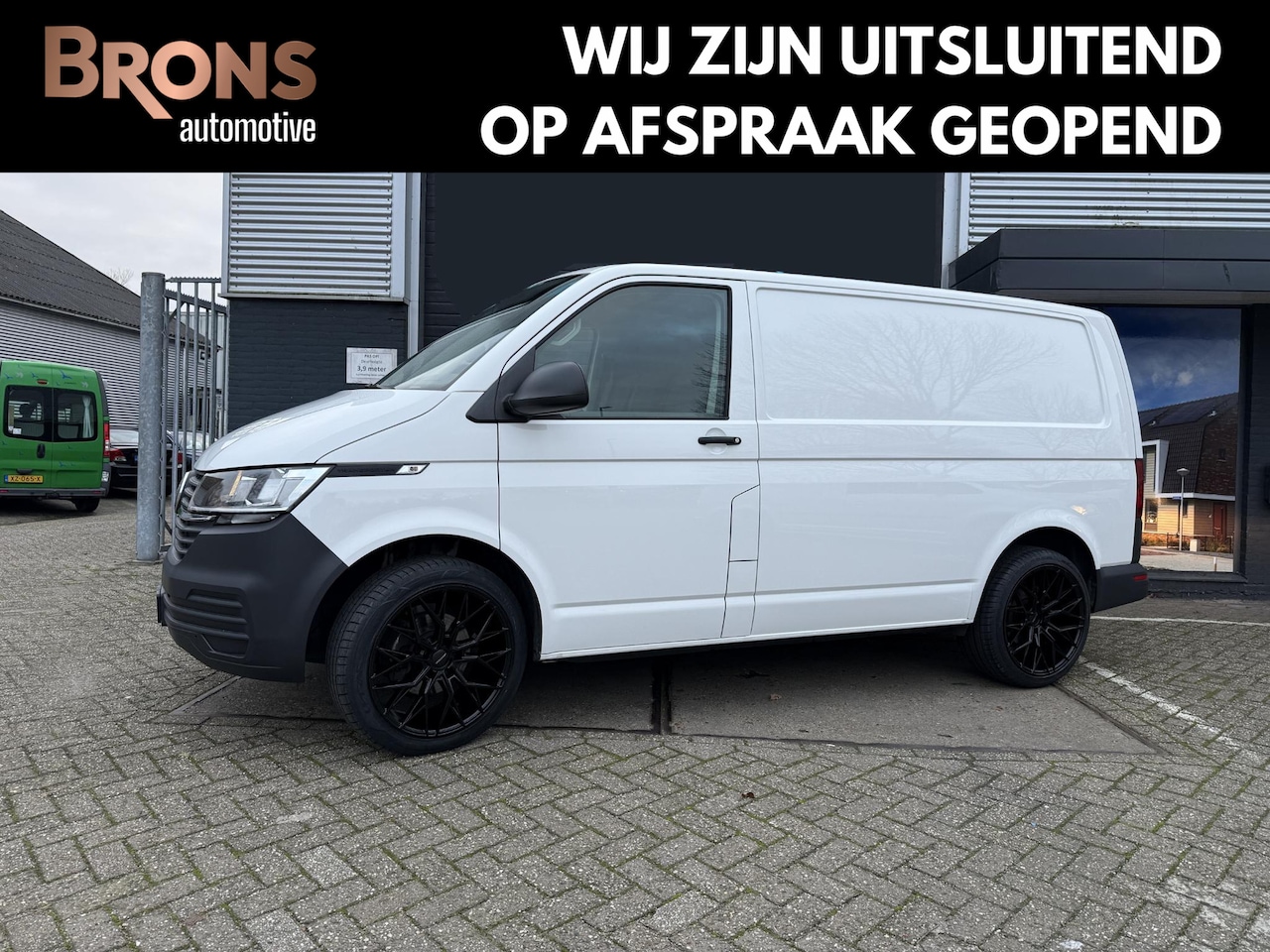 Volkswagen Transporter - L1H1 Euro6 20 inc l Achterklep l Nav l Camera l Trekhaak - AutoWereld.nl