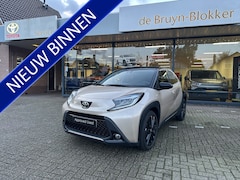 Toyota Aygo X - 1.0 VVT-i MT Premium Plus Cabrio parkeersensoren voor en achter / stoelverwarming / smartk