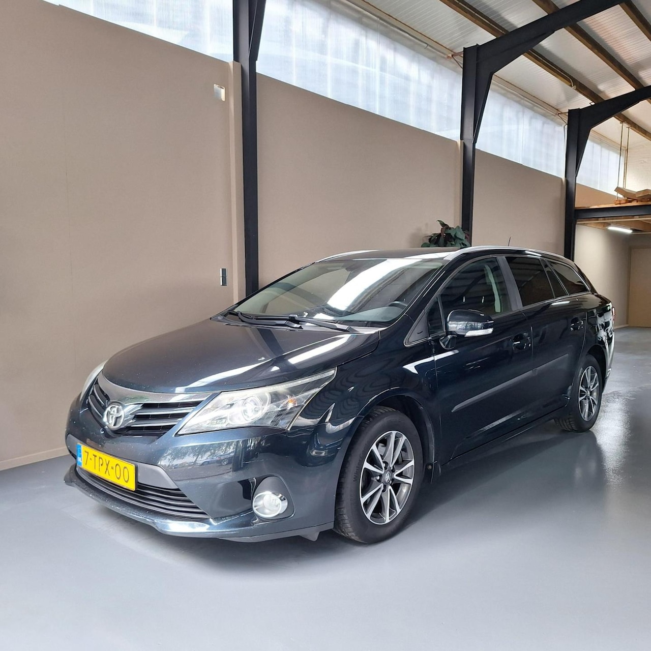 Toyota Avensis Wagon - 1.8 VVTi Business 1.8 VVTi Business - AutoWereld.nl