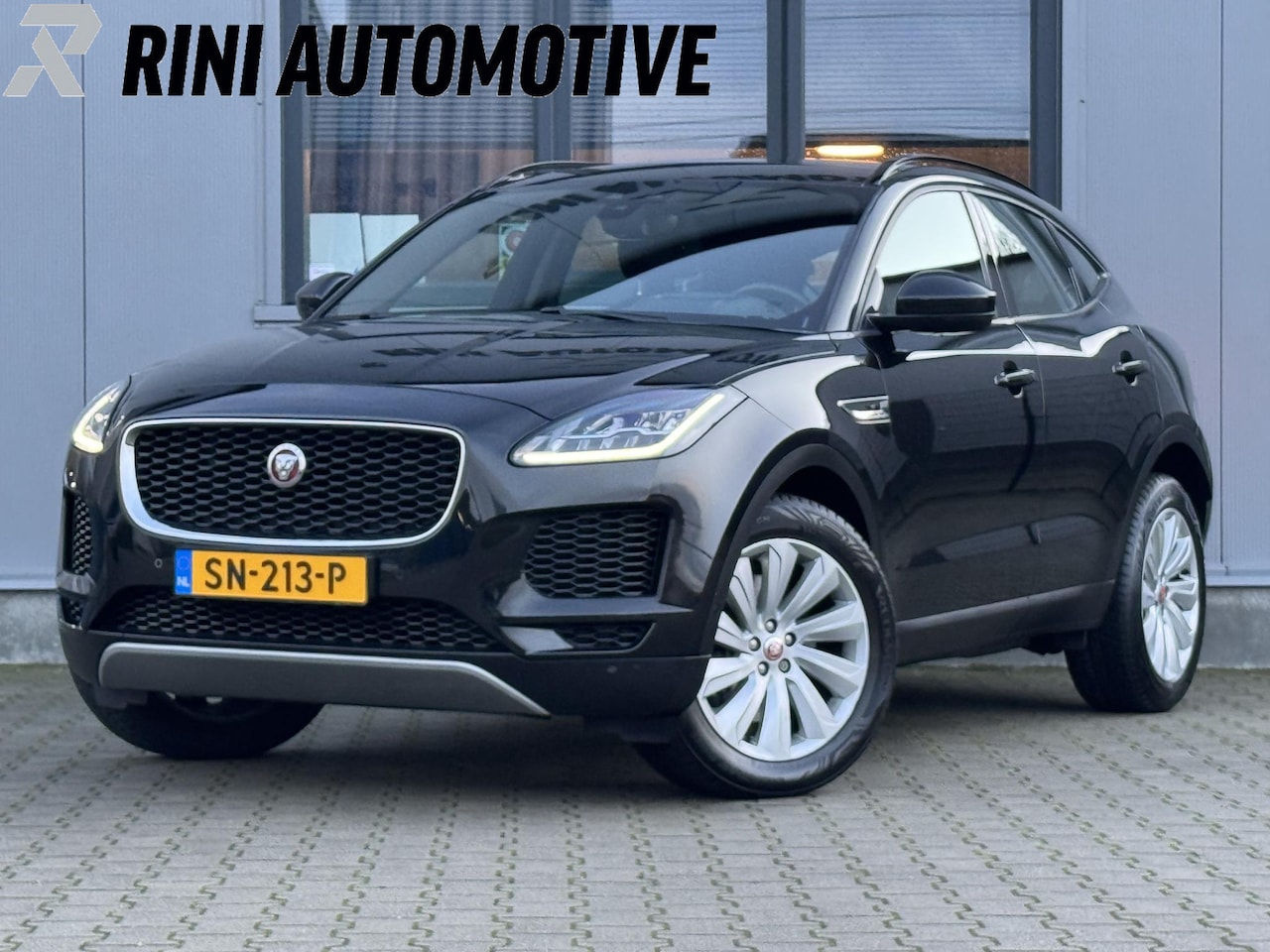 Jaguar E-Pace - 2.0 P250 AWD HSE 249 PK | Trekhaak 1800kg | Head-up | Camera - AutoWereld.nl