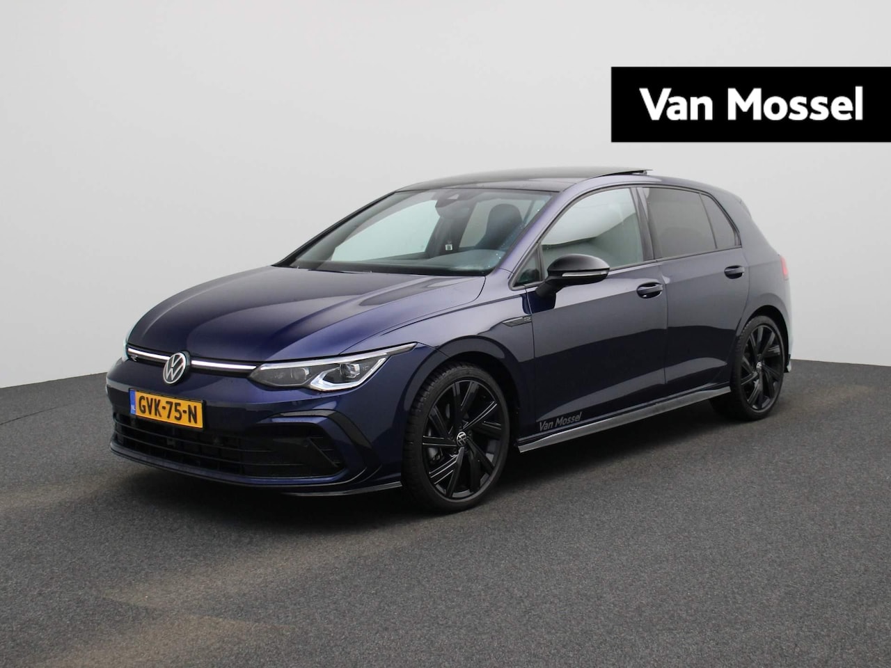 Volkswagen Golf - 1.5 eTSI R-Line Business | PANORAMADAK | IQ LIGHTS | APPLE CARPLAY | KEYLESS | SFEERVERLIC - AutoWereld.nl