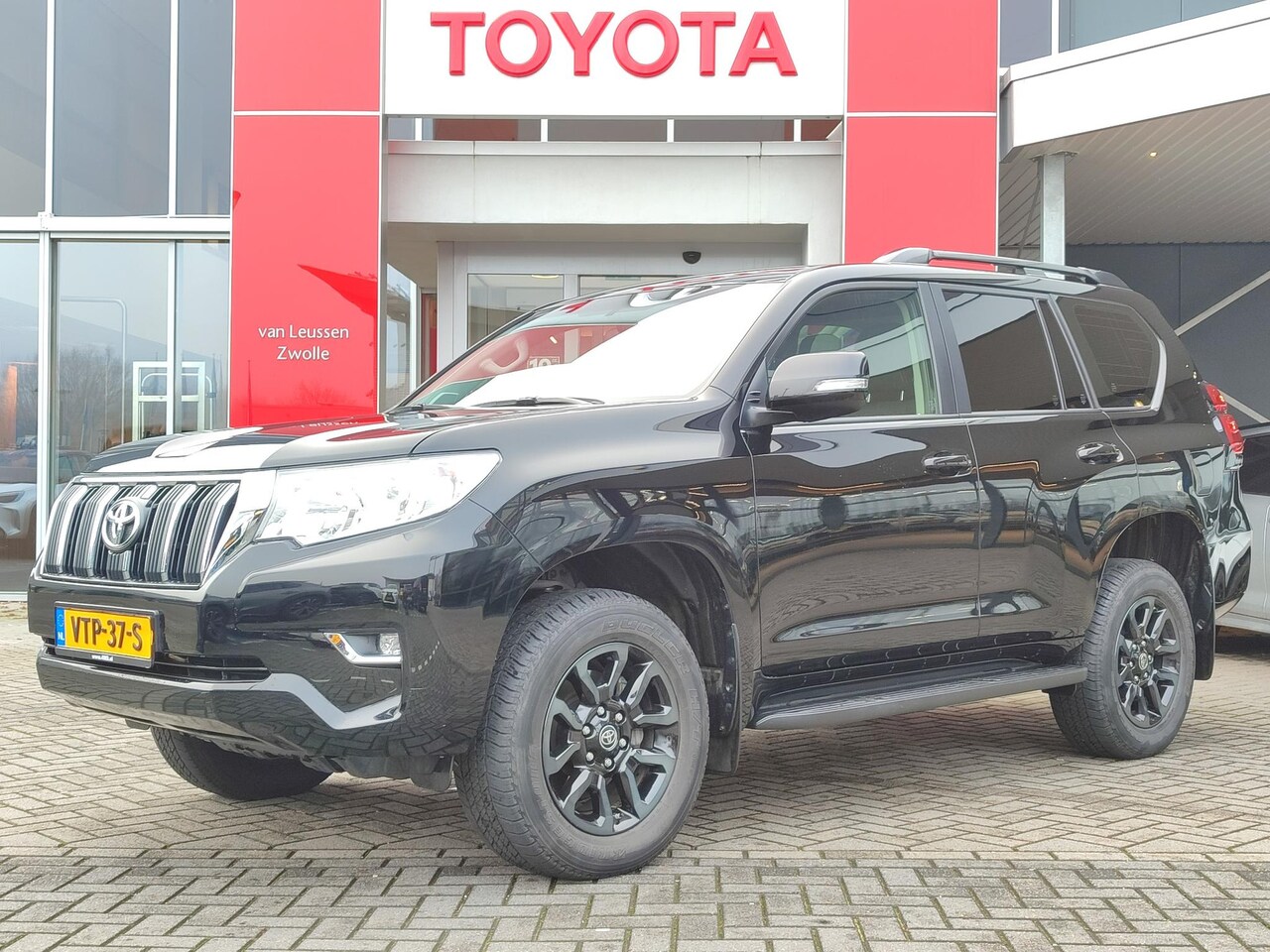 Toyota Land Cruiser Challenger - 2.8 D-4D-F Window Van TREKHAAK 3000KG TREKGEW LEER STOELVERW KEYLESS CRUISE BLUETOOTH CAME - AutoWereld.nl