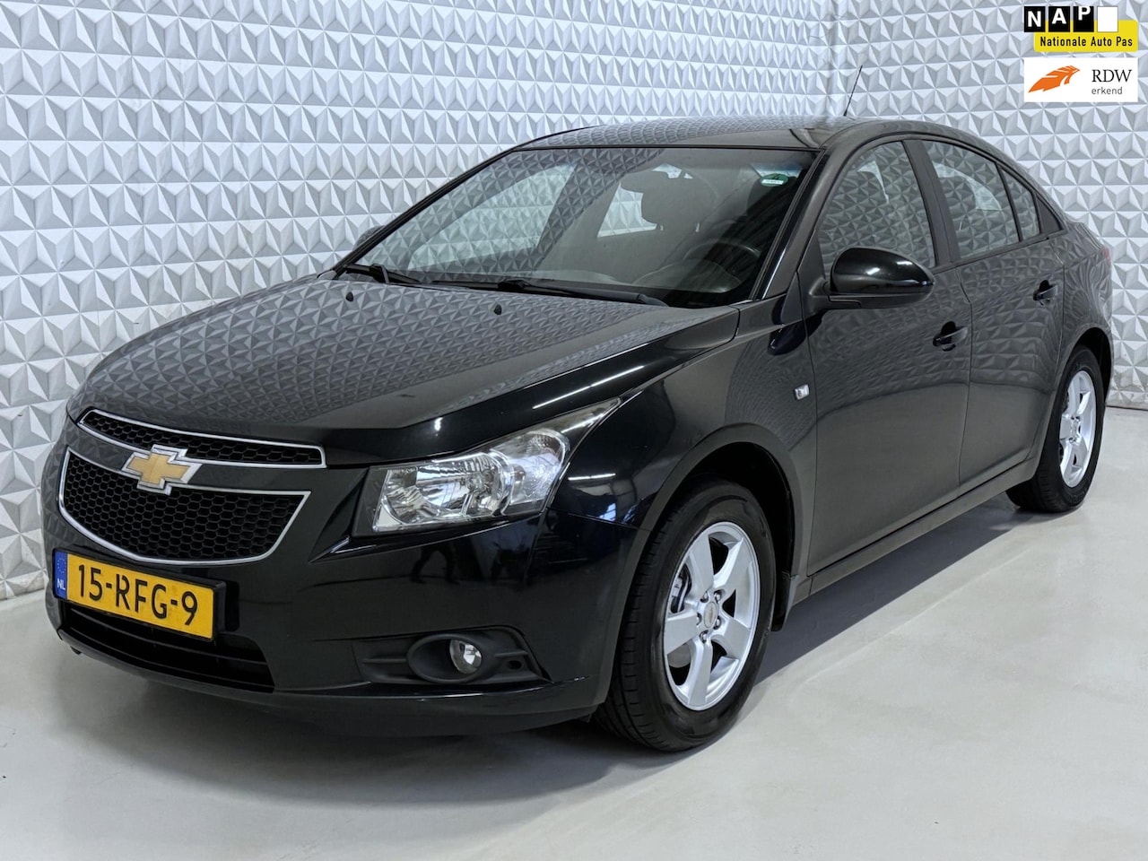 Chevrolet Cruze - 1.8 LS Airco Leder PDC / 196.000km (2011) - AutoWereld.nl