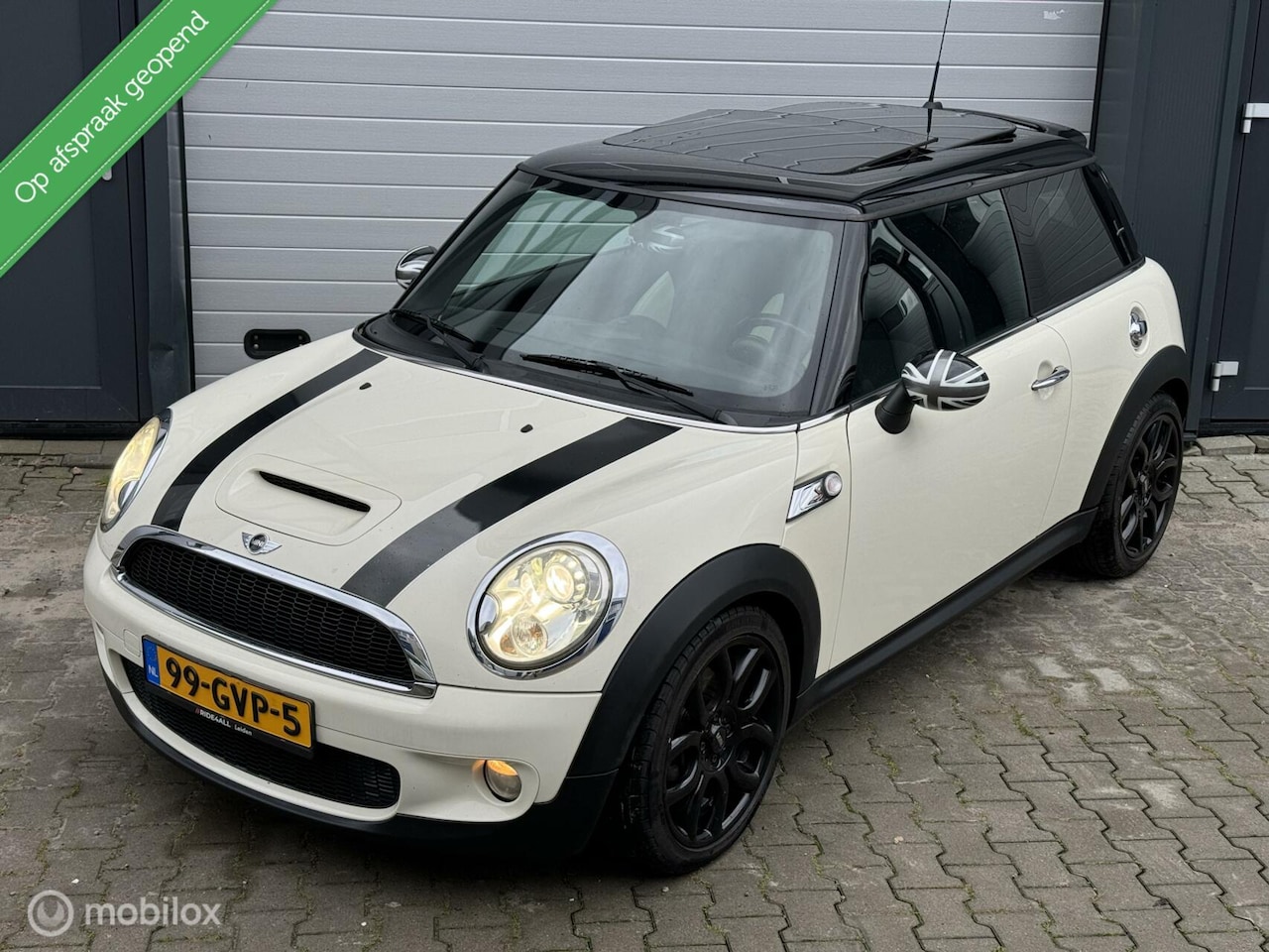 MINI Cooper S - Mini 1.6 Panorama| Navi| Pdc| Stoelverwarmin - AutoWereld.nl