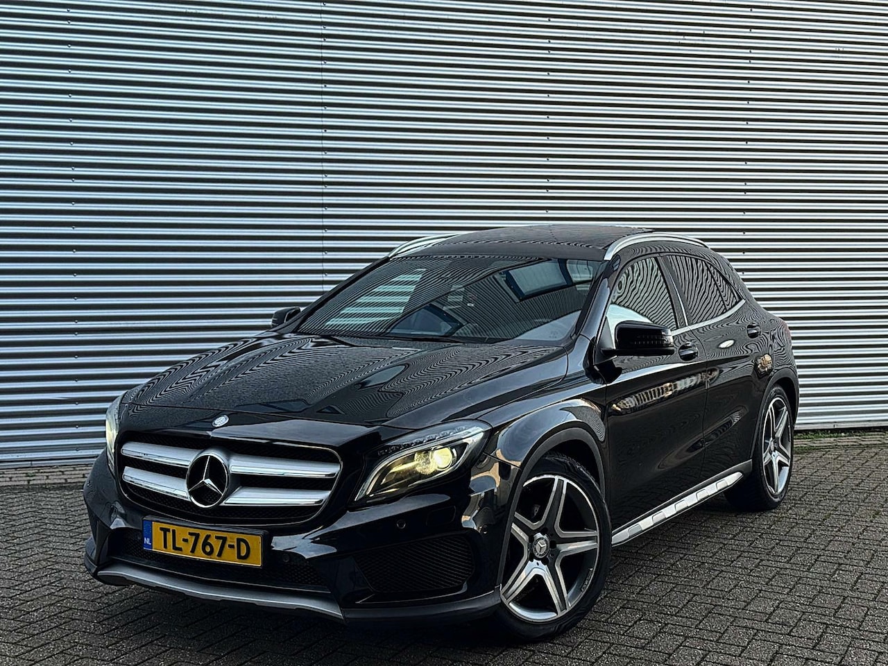 Mercedes-Benz GLA-Klasse - 200 /AMG Pakket/Panodak/Navi/Camera/Aut/cruise control/Elekterishe achterklep/sportstoelen - AutoWereld.nl