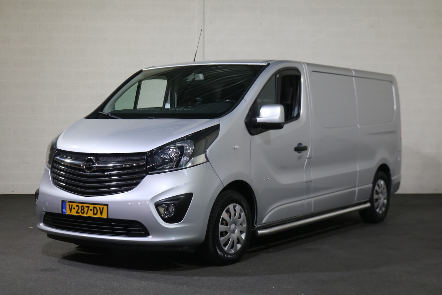 Opel Vivaro - 1.6 CDti 145pk L2 H1 Sport Airco Navigatie Camera Trekhaak - AutoWereld.nl