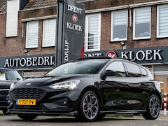 Ford Focus - 1.0 EcoBoost ST Line PANO ELEK STOEL LED STUUR EN STOEL VERW 50000KM