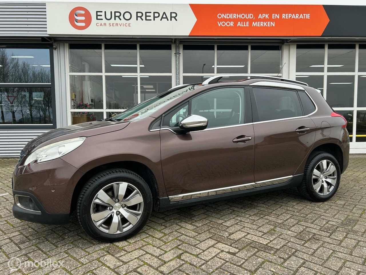 Peugeot 2008 - 1.2 PureTech Blue Lease Executive / Automaat - AutoWereld.nl