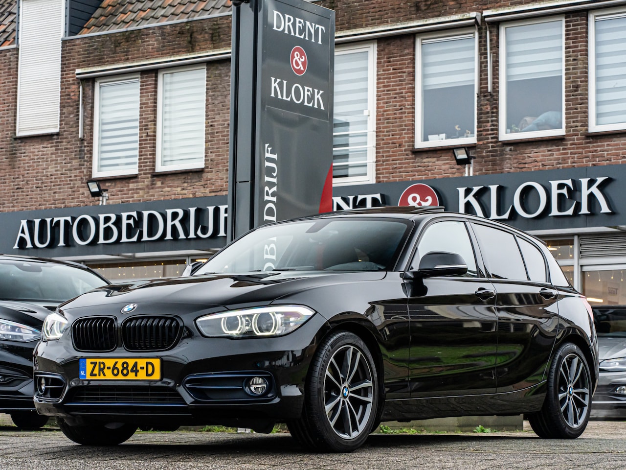 BMW 1-serie - 118i Edition Sport Line Shadow Exe ORG NL PANO SHADOW LINE NAVI CRUISE 17 INCH 103000KM!! - AutoWereld.nl