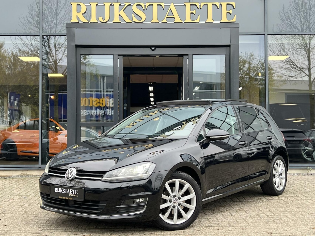 Volkswagen Golf - 1.4 TSI Highline|PANO|CAMERA|MASSAGE|17'' - AutoWereld.nl