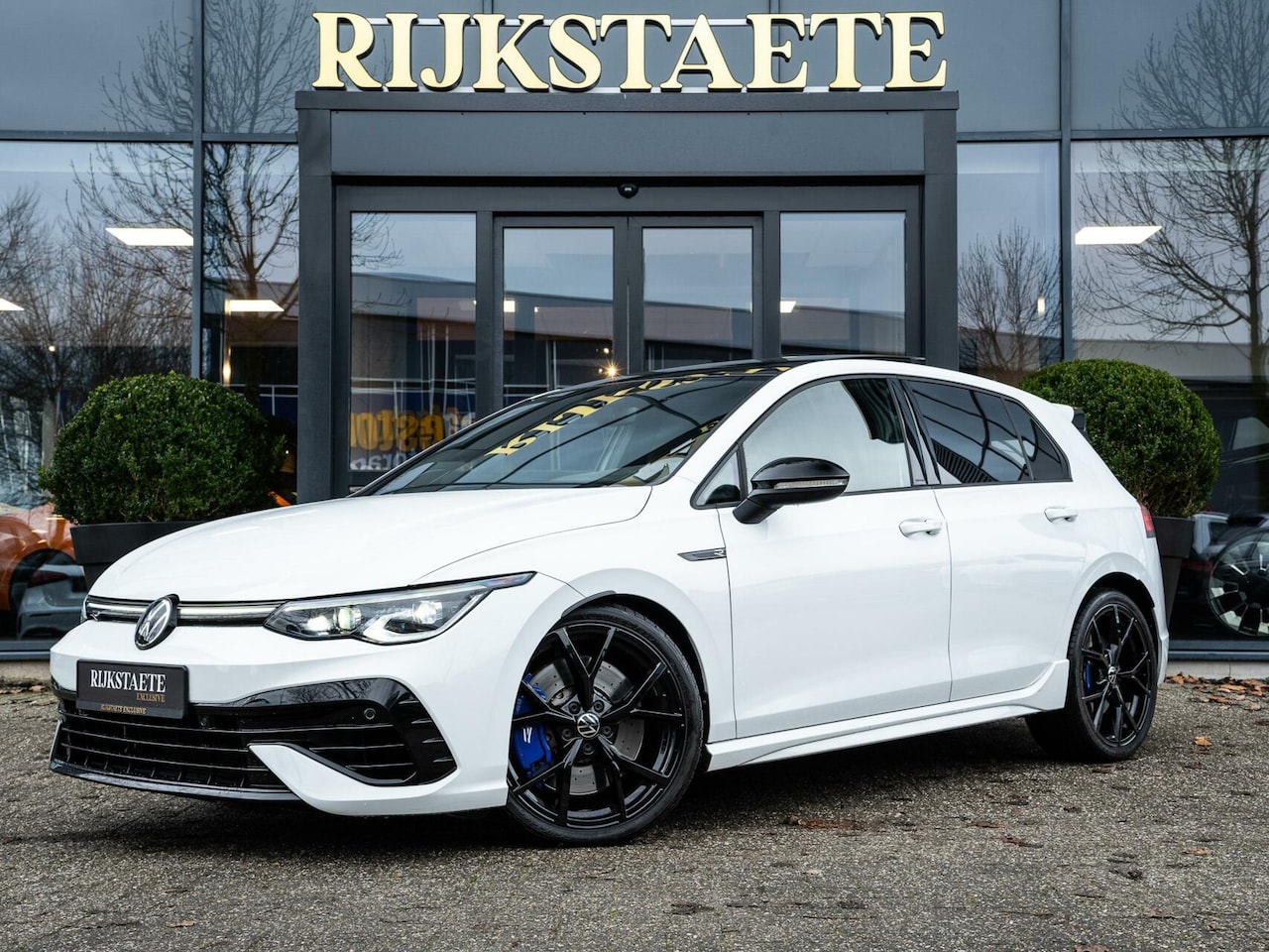 Volkswagen Golf - 2.0 TSI R 4MOTION|PANO|H&K|ACC|AKRAPOVIC|19' - AutoWereld.nl