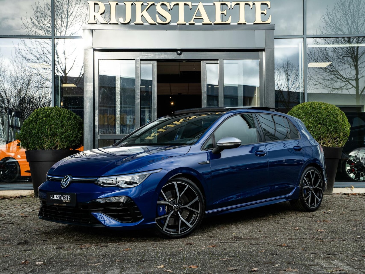 Volkswagen Golf - 2.0 TSI R 4MOTION|PANO|H&K|HEAD-UP|AKRAPOVIC - AutoWereld.nl