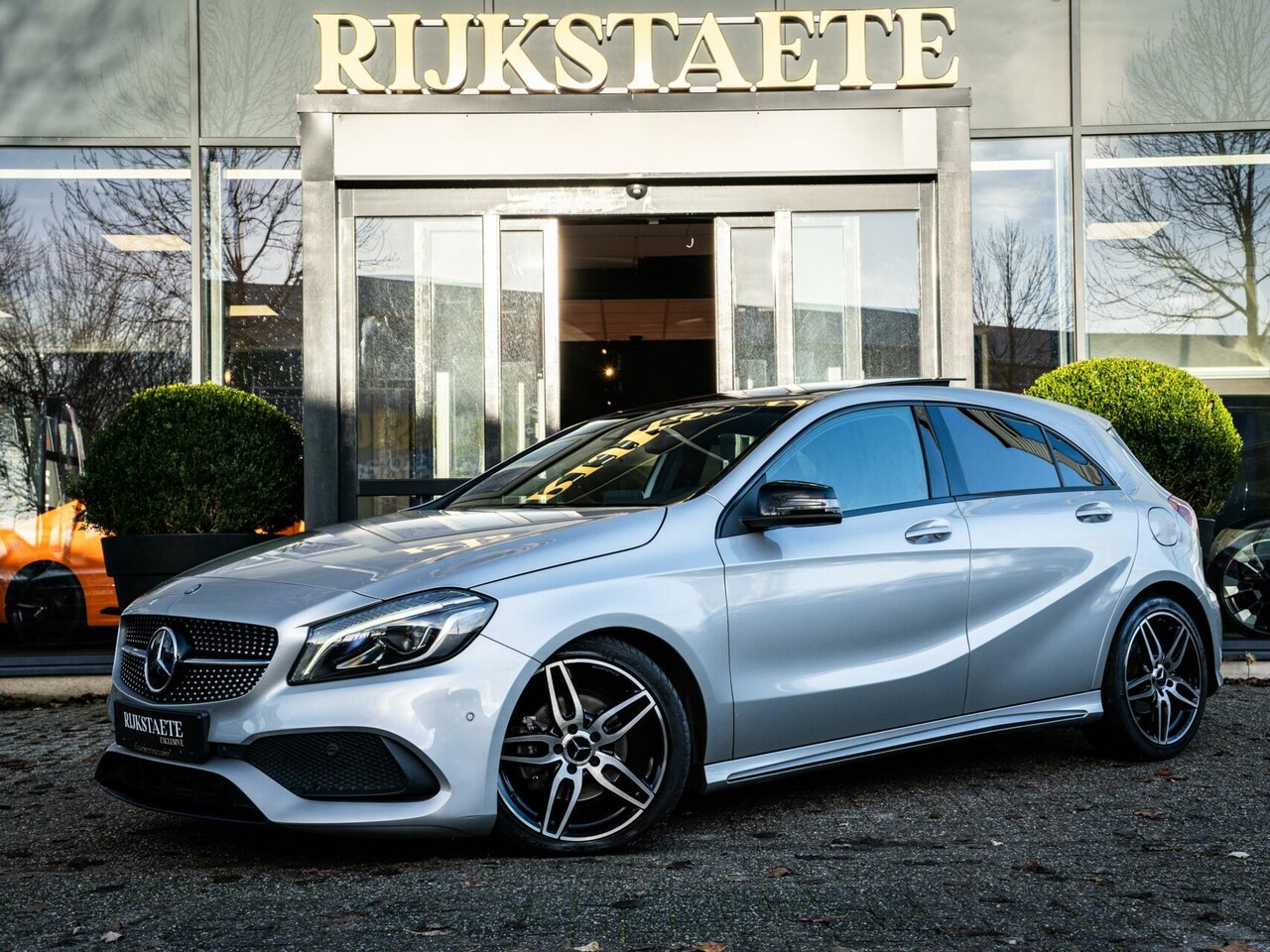 Mercedes-Benz A-klasse - A200 AMG|PANO|MEMORY|LEDER|18''|SIDE ASS. - AutoWereld.nl