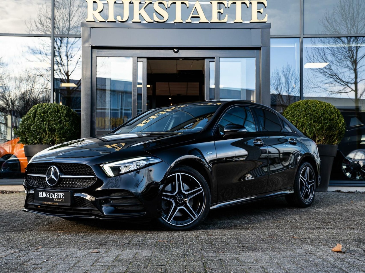 Mercedes-Benz A-klasse - a250e AMG Sedan|PANO|CAMERA|18''|SFEERV. - AutoWereld.nl