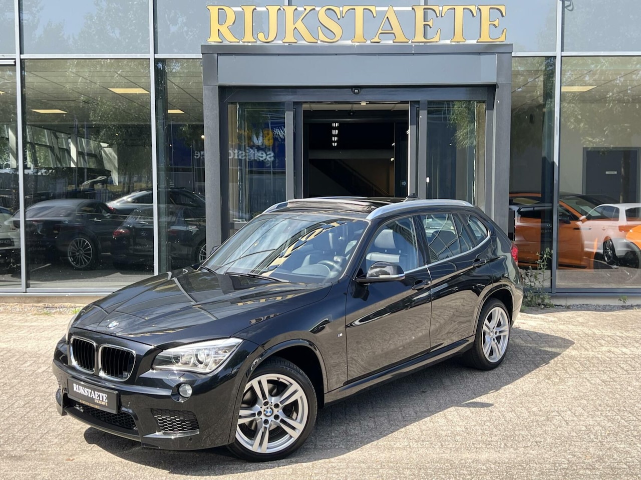 BMW X1 - sDrive20i High Executive|M-SPORT|PANO|CAMERA|TREKHAAK - AutoWereld.nl