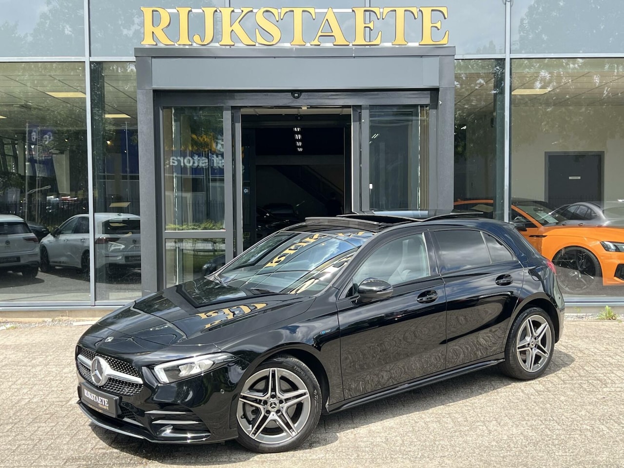 Mercedes-Benz A-klasse - A250e AMG|PANO|CAMERA|SFEERV.|18''|PLUG-IN - AutoWereld.nl