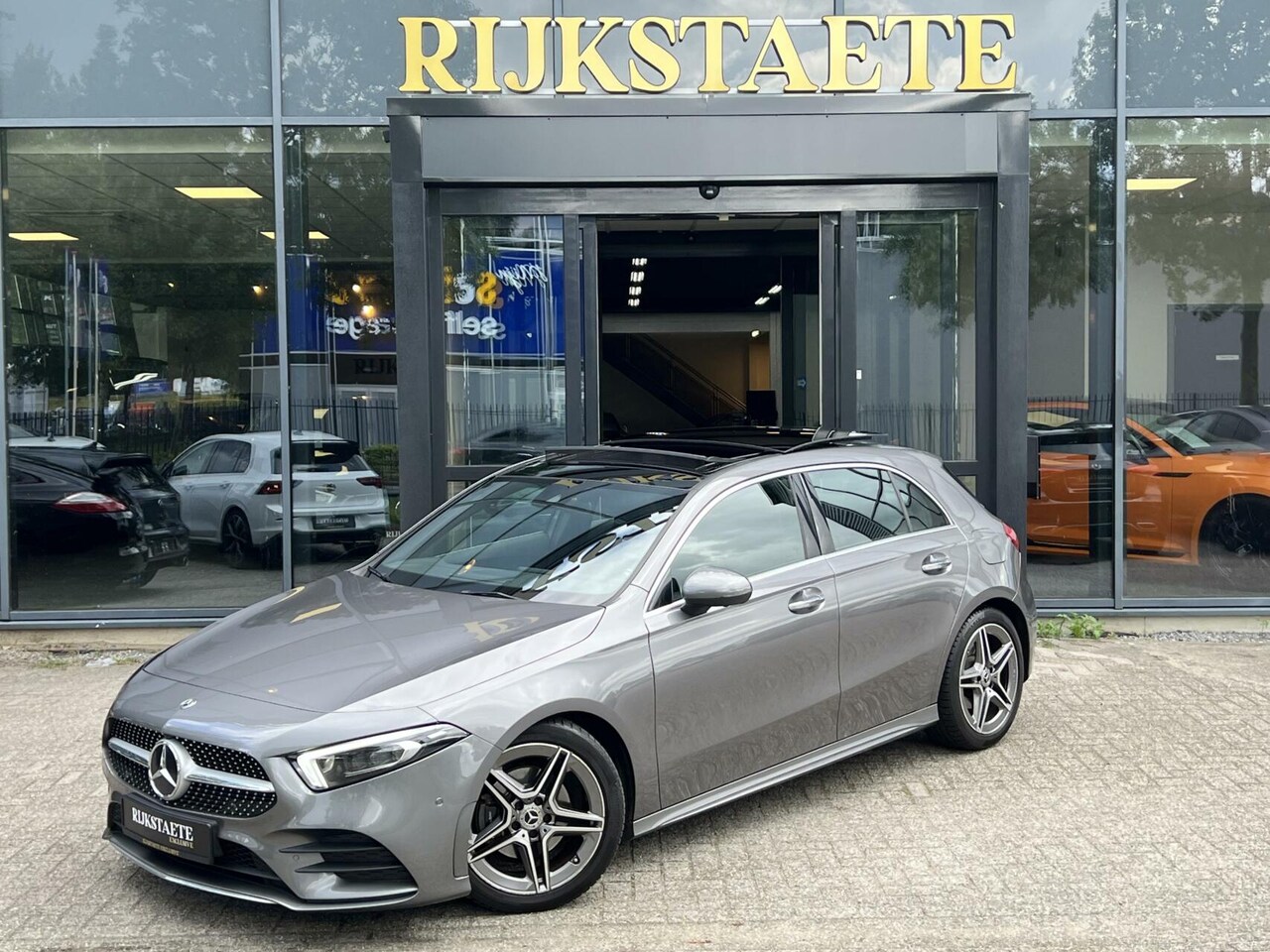 Mercedes-Benz A-klasse - A200 AMG|PANO|360 CAMERA|BURMESTER|MASSAGE - AutoWereld.nl