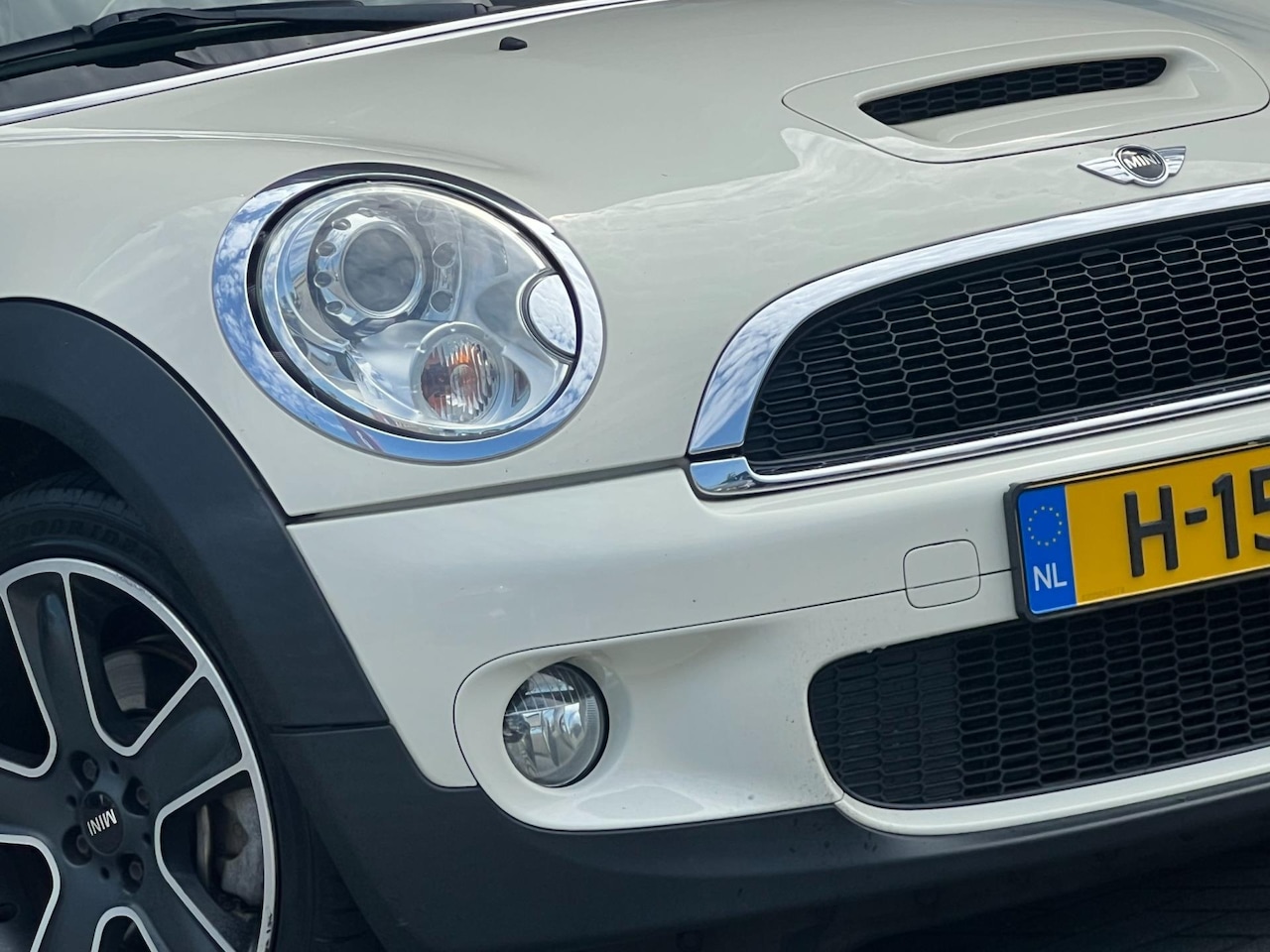 MINI Cabrio - 1.6 Cooper S Chili - Pepper white/Hot Chocolate Leder - Black Star Bullit LMV - AutoWereld.nl