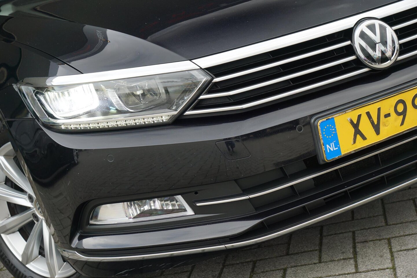 Volkswagen Passat Variant - 1.5 TSI Highline DSG Automaat - Deep Black - Chique - AutoWereld.nl