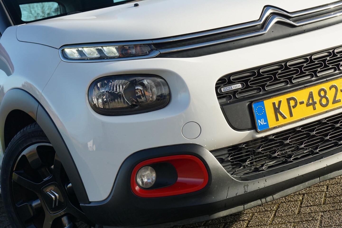 Citroën C3 - 1.2 PureTech 110pk Shine - Blanc Banquise/Rouge Aden - Superleuk - AutoWereld.nl