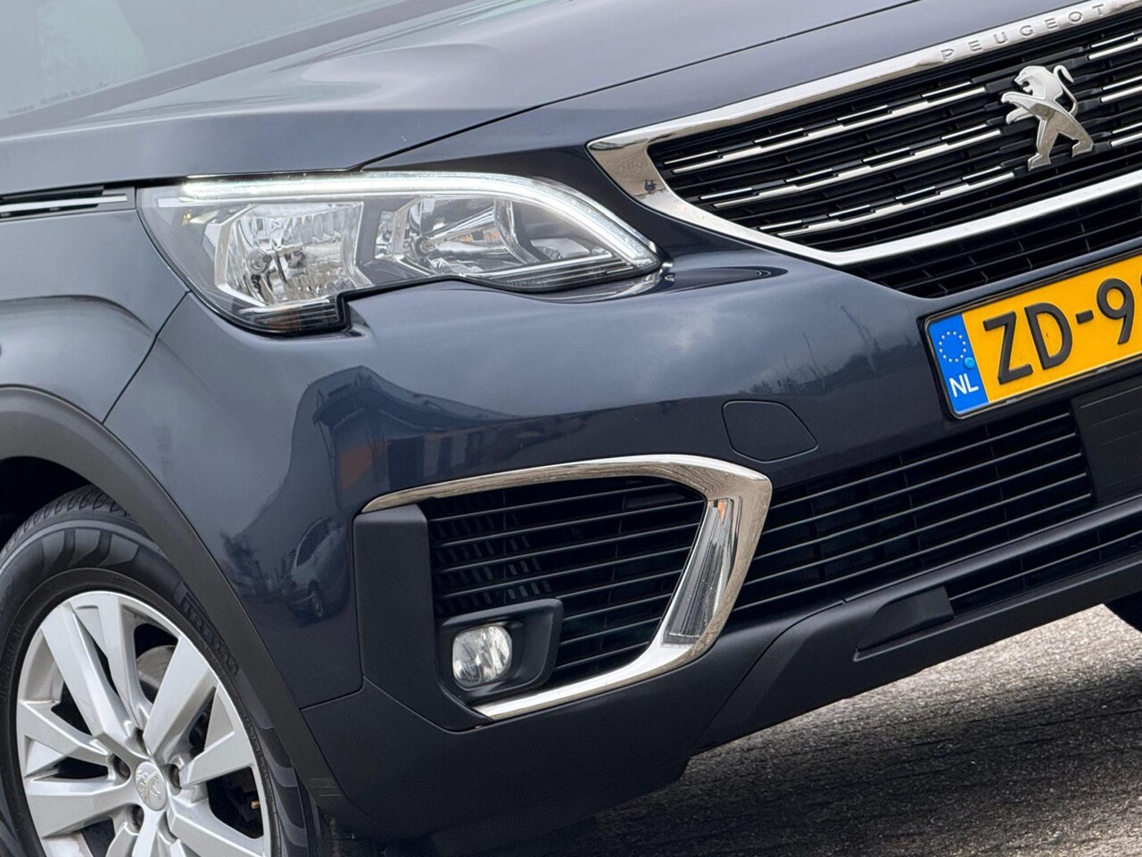 Peugeot 5008 - 1.2 PureTech 130PK B.L. Premium - Blue Bourrasque - 7pers/Carplay - Topstaat - AutoWereld.nl