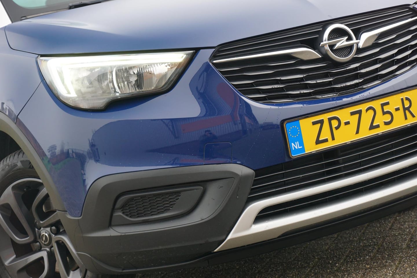 Opel Crossland X - 1.2 Turbo 120 Jaar Edition - Indigo Blue/Summit White - Topstaat - AutoWereld.nl