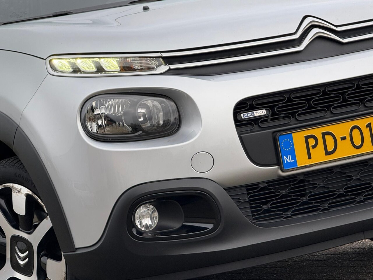 Citroën C3 - 1.2 VTI 82PK Shine | Gris Aluminium | Panorama/Carplay/LMV/PDC - Chique! - AutoWereld.nl