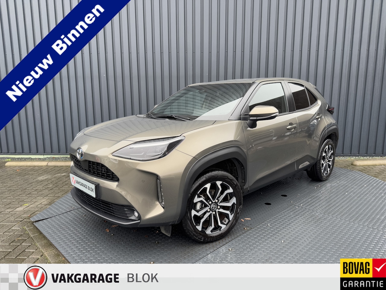 Toyota Yaris Cross - 1.5 Hybrid First Edition AWD | Oxide Brons | BSM | PDC V+A | Rijklaar!! - AutoWereld.nl