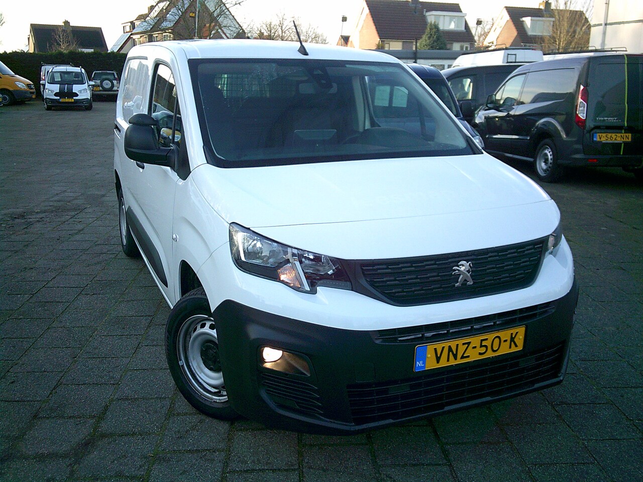 Peugeot Partner - 1.5 BlueHDI Premium VOORZIEN VAN AIRCO+CRUISE+APPLE CARPLY !! - AutoWereld.nl