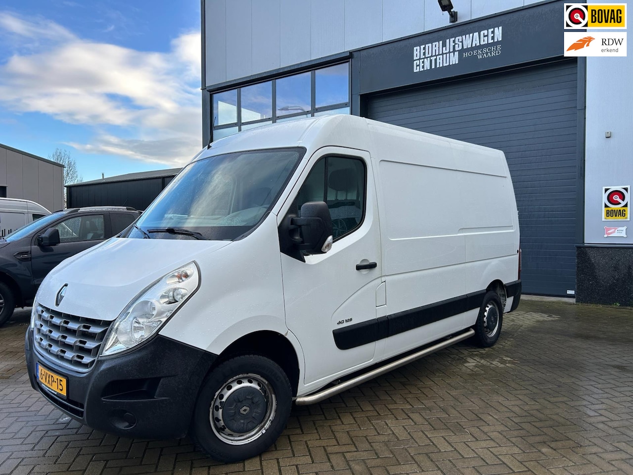 Renault Master - T35 2.3 dCi 125PK L2H2 inrichting|trekhaak - AutoWereld.nl