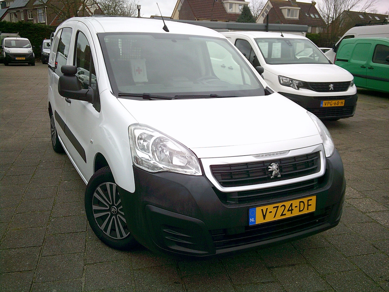 Peugeot Partner - 120 1.6 BlueHDi 100 L1 Première VOORZIEN VAN AIRCO+NAV+CRUISE!BTW VRIJ!EURO6 - AutoWereld.nl