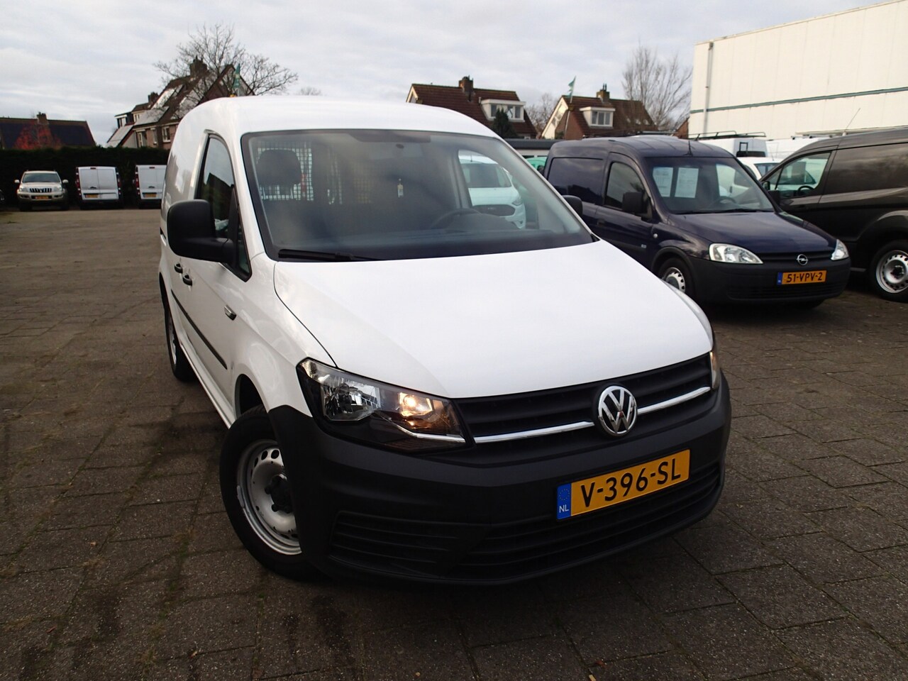 Volkswagen Caddy - 2.0 TDI L1H1 BMT Trendline VOORZIEN VAN AIRCO+NAVIGATIE !!  EURO 6 !!! - AutoWereld.nl