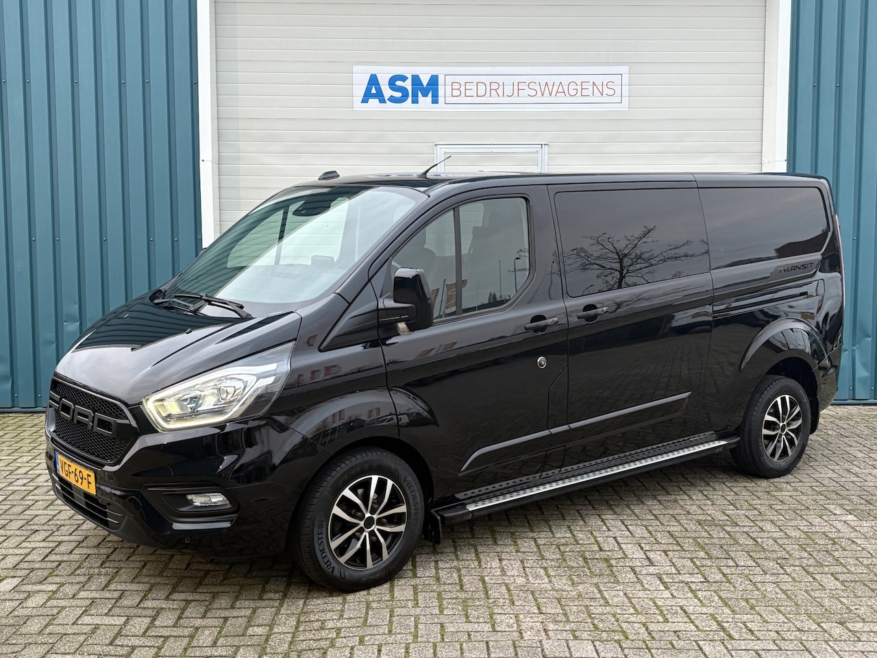 Ford Transit Custom - 300 2.0 170Pk TDCI L2H1 Limited DC / Cruise / Airco / 2x SCHUIFDEUR / Navi / Trekhaak - AutoWereld.nl