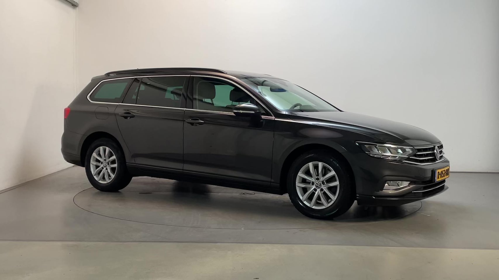 Volkswagen Passat Variant - 1.5 TSI 150pk DSG Business Navigatie Climate Control Trekhaak - AutoWereld.nl