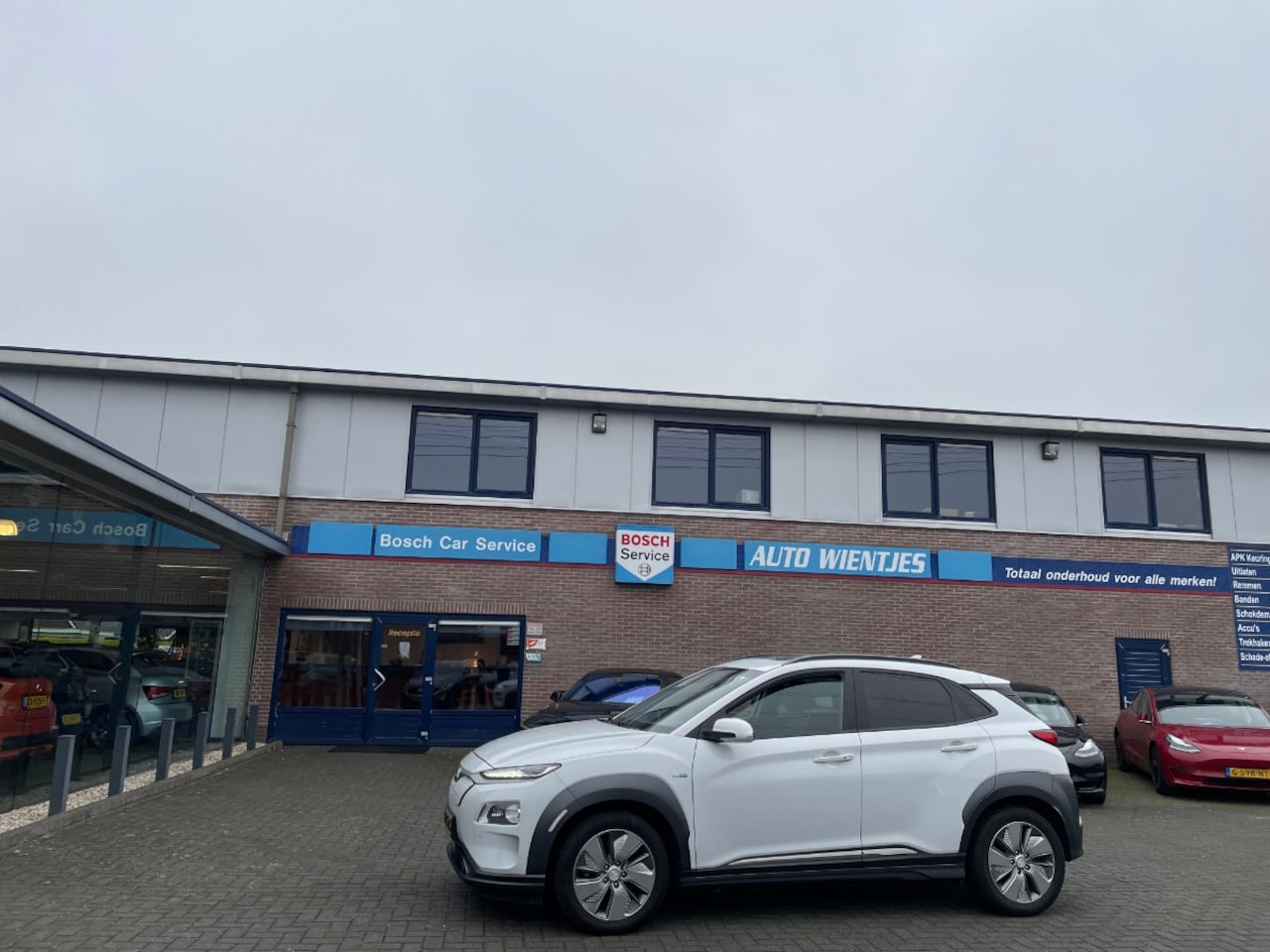 Hyundai Kona Electric - EV Premium 64kWh | SOH 100% | Leer | Navi | Schuifdak - AutoWereld.nl