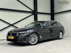 BMW 5-serie Touring - 530e Business Aut. | leder | navi | parkeerassistent | sfeer verlichting |