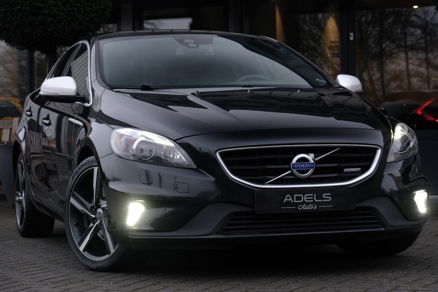 Volvo V40 - 1.6 T4 R-Design 180PK Automaat - AutoWereld.nl