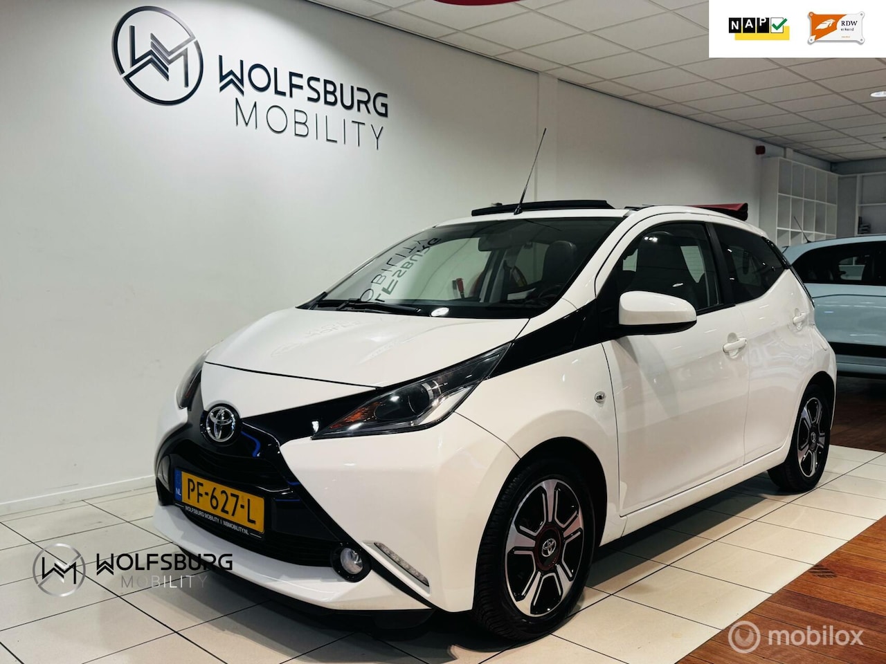 Toyota Aygo - 1.0 VVT-i X-POSE | 1ste Eig.| Nav| Cabrio| NAP - AutoWereld.nl