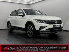 Volkswagen Tiguan - 1.5 TSI Active Velours bekleding, Camera, Navi, Winterpakket, Cruise control