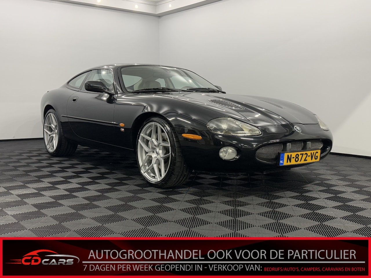 Jaguar XKR - 4.2 V8 Coupé Leder, Parkeer sensoren, Clima, 396 PK - AutoWereld.nl