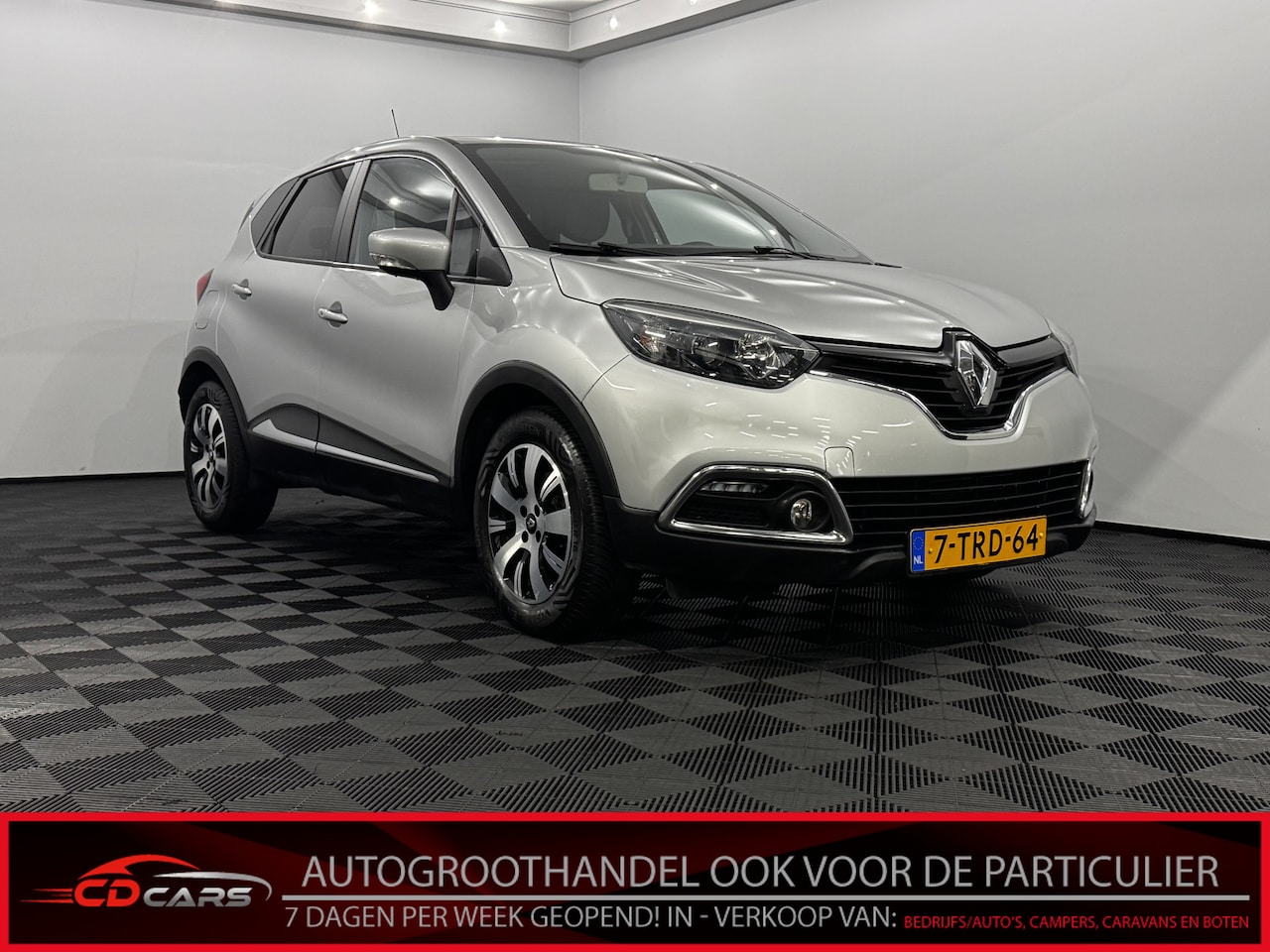 Renault Captur - 1.2 TCe Expression Leder, Navi, Cruise control, A start stop, Keyless start, Lichtmetalen - AutoWereld.nl