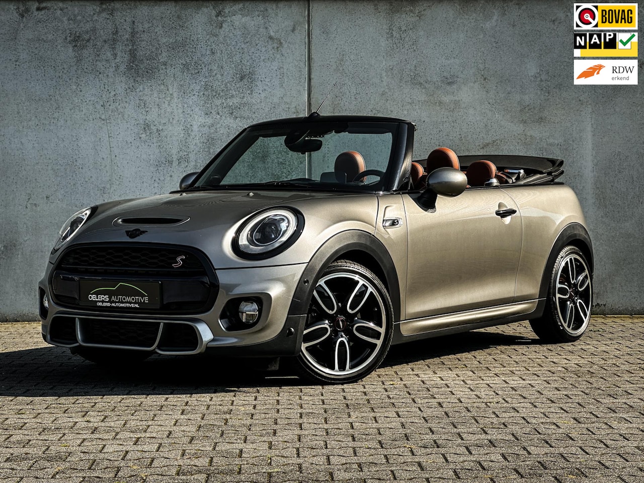 MINI Cabrio - Mini 2.0 Cooper S Chili Serious Business | JCW | Org. NL | Leder | Head-up | Harman Kardon - AutoWereld.nl