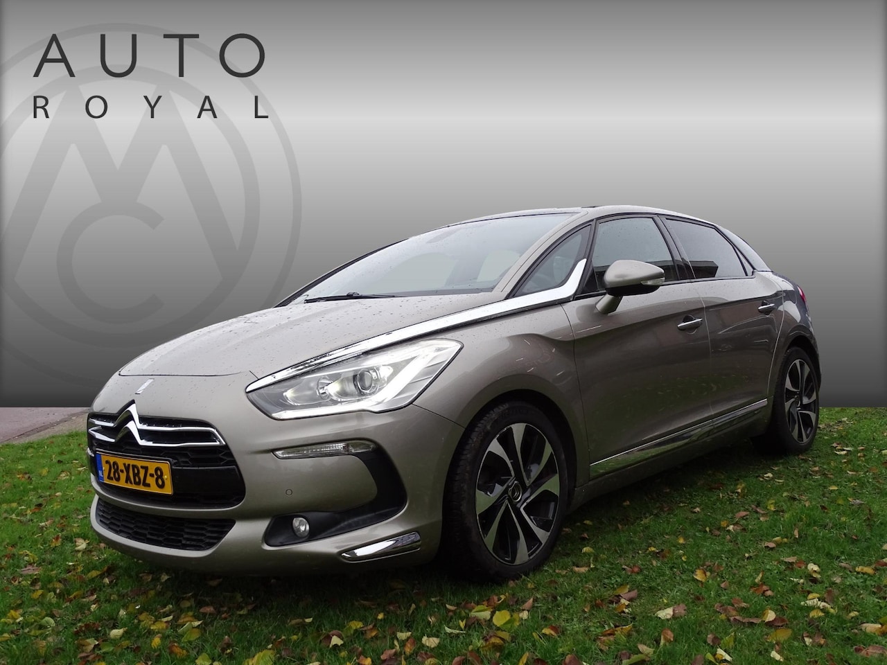 Citroën DS5 - 1.6 THP So Chic Automaat, Panoramadak, Leder Sport Interieur, Navigatie, Camera, Airco/ECC - AutoWereld.nl