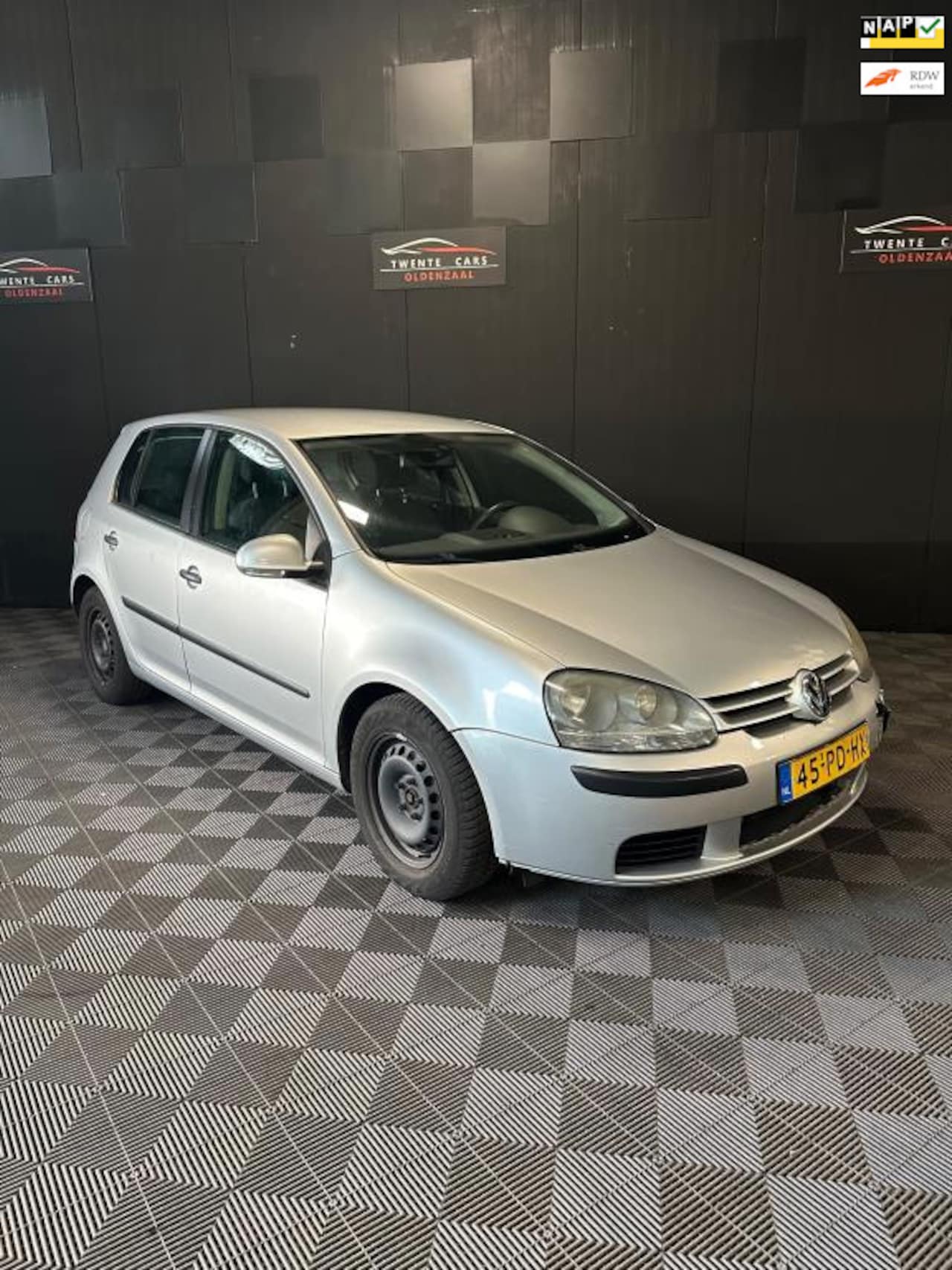 Volkswagen Golf - 1.6 FSI Comfortline | Nieuwe APK | Clima | Navi | - AutoWereld.nl