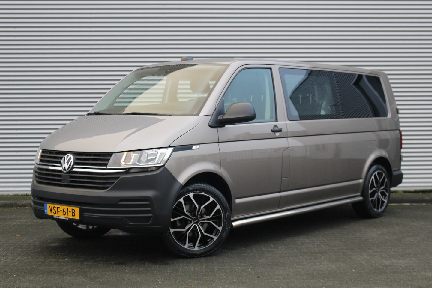 Volkswagen Transporter - 2.0 TDI L2H1 28 Econ. Business | Airco | Trekhaak | Cruise C. | Parkeersensoren | Elec. ra - AutoWereld.nl