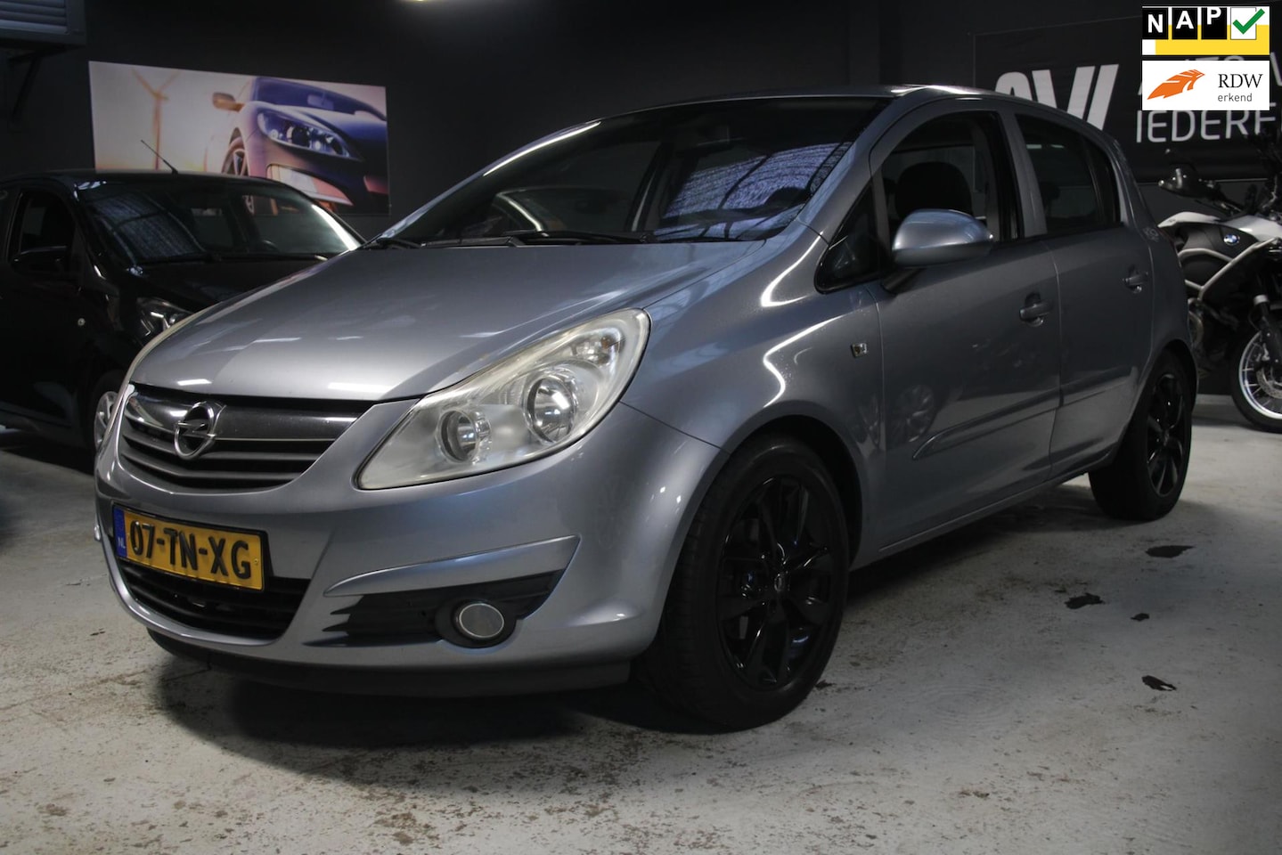 Opel Corsa - 1.4-16V Enjoy / 5DEURS / AIRCO / CRUISE / NAP - AutoWereld.nl